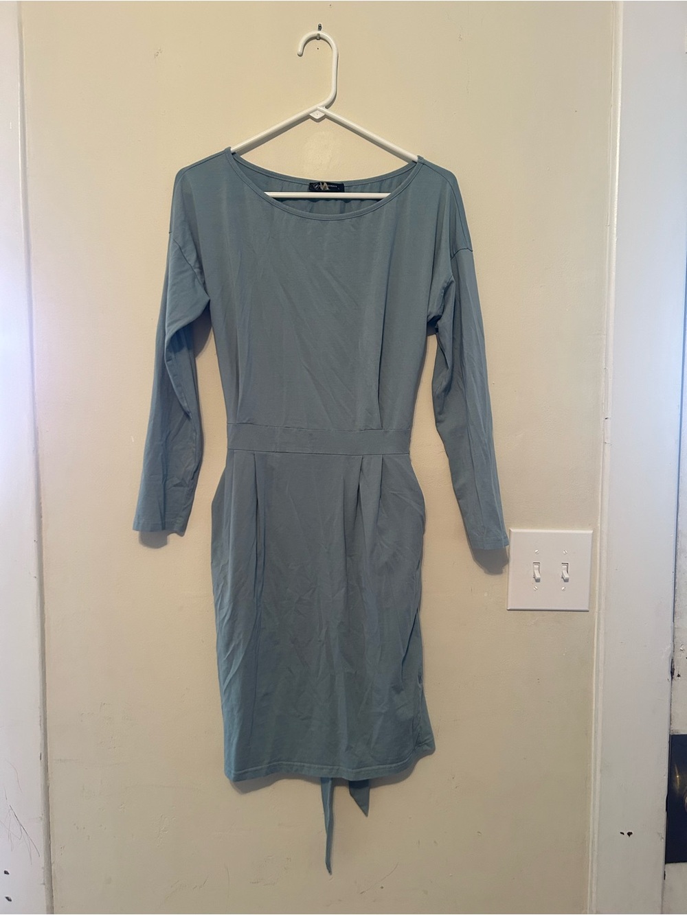Long-Sleeve Light Blue Sheath Dress with Tailored Waist